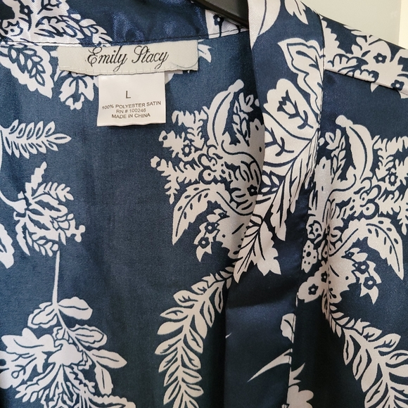 Emily Stacy women robe. - Picture 3 of 4